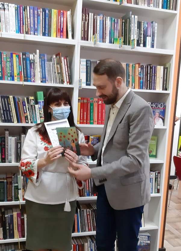 Інтерв’ю в бібліотеці ім. С. Руданського  з  журналістом,  автором книги «Еко-історії для моїх маленьких друзів» – Богданом Красавцевим.