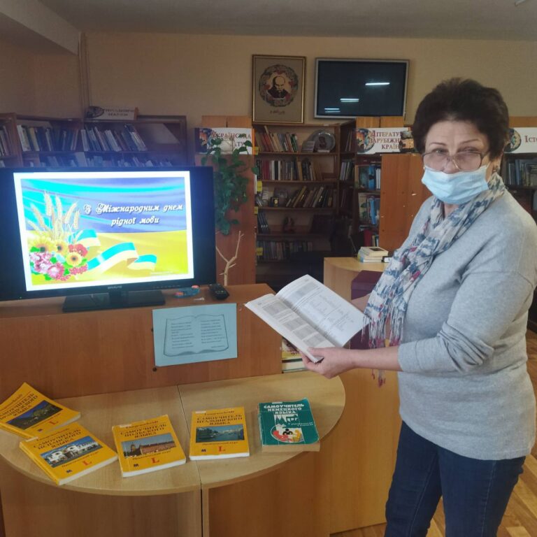 Мовознавча година «Є мова — є держава, є майбутнє!» в бібліотеці №117 для дітей