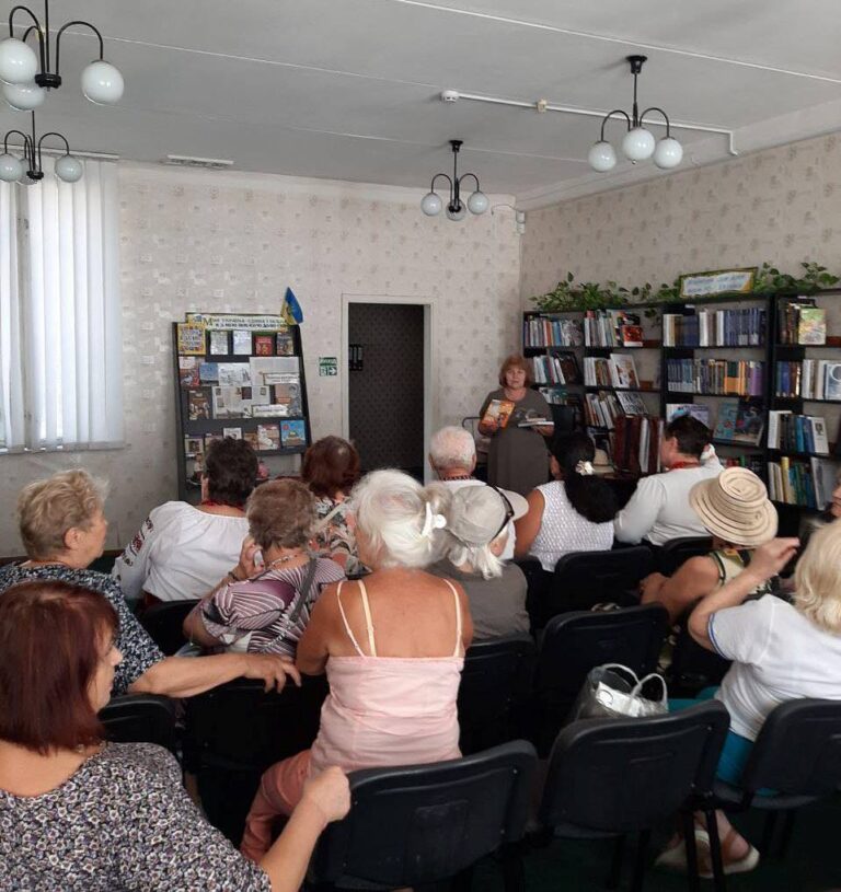 Літературна година «Стань же окрасою цілого світу, наша свята Україно» в бібліотеці 157 для дітей