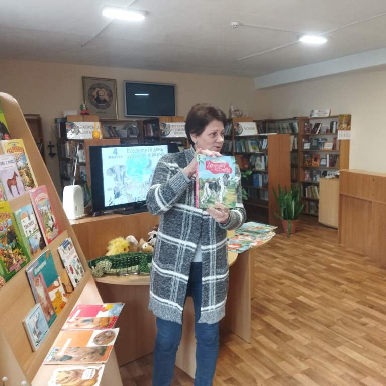 Бесіда-діалог «У всіх хтось є!» в бібліотеці №117 для дітей.
