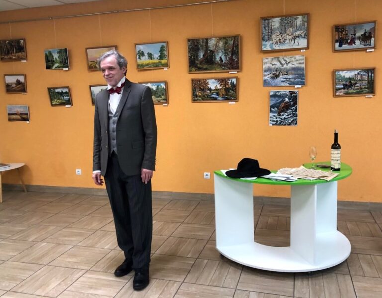 Моновистава «П`янке одкровення» за п`єсою Інни Гончарової «Чайка. Не Чехов» у виконанні актора Петра Миронова.