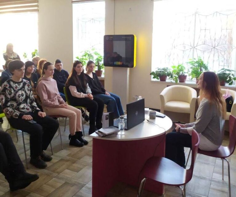 Презентація книги поезій «Позахмар’я» в бібліотеці ім. С. Руданського.