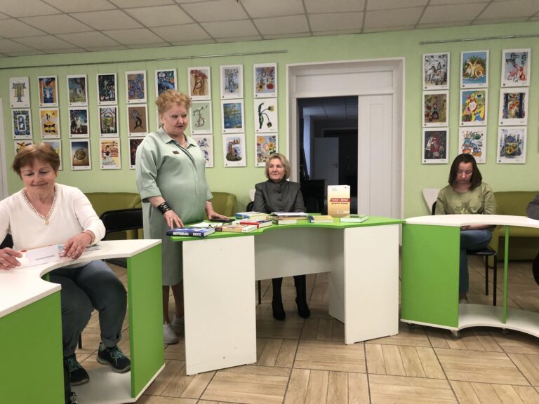 Клуб вивчення української мови в бібліотеці ім. Миколи Руденка
