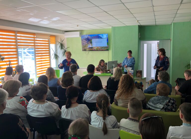 Загальносистемна Акція-флешмоб «Вишиванка – душа України» в бібліотеці ім. Миколи Руденка