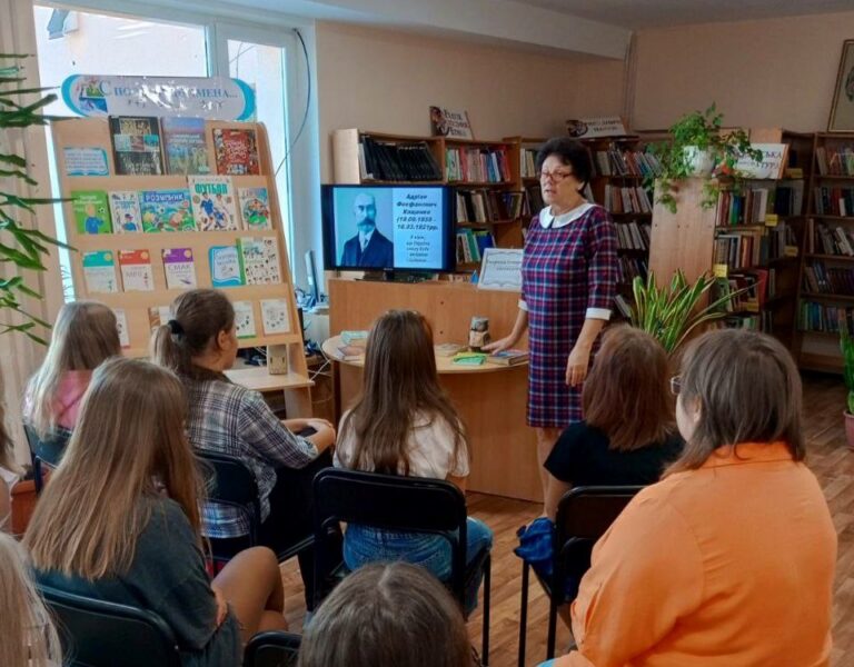 Інформаційна година «Творець історичних оповідань» в бібліотеці №117 для дітей