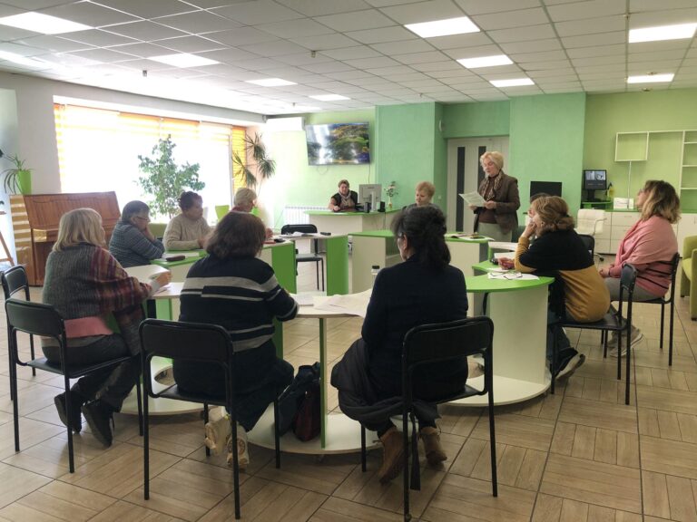 Засідання мовного клубу «Розмовляємо і співаємо українською» на тему «Осені яскраві кольори»