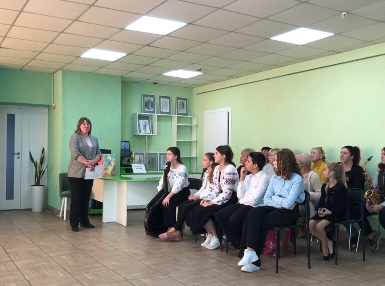 Поетично–музична година «У сяйві багряної осені» бібліотеки №159