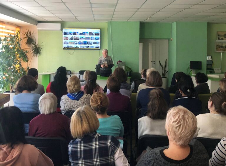 Презентація книги «Вулиця Басейна» Аркадія Третьякова