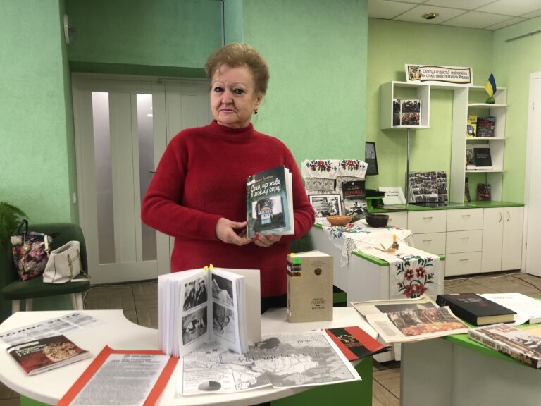 День інформування населення «Мій вічний біль, моя пекуча пам’ять…» в бібліотеці ім. Миколи Руденка