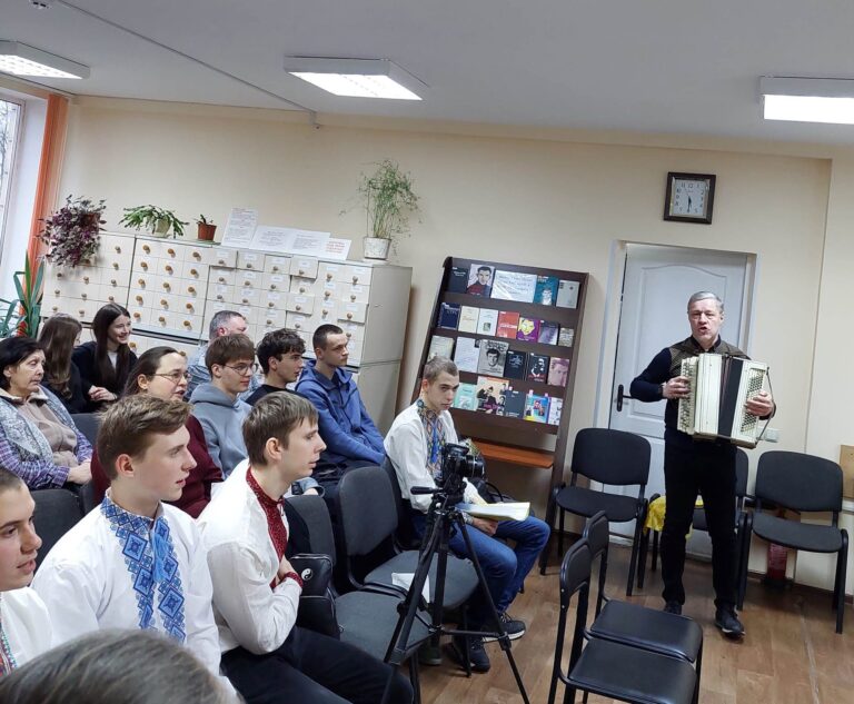 Поетична година «Василь Стус…«Земле рідна! Тобі одній я волів би служить до скону» в бібліотеці ім. Ю. Смолича
