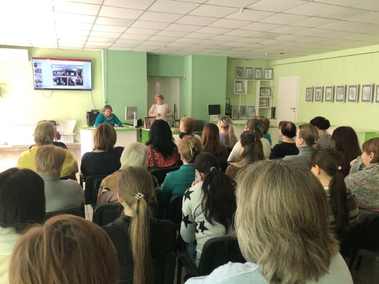 Мистецька година «Твоя пісня завжди поміж нас» бібліотеки сімейного читання №143