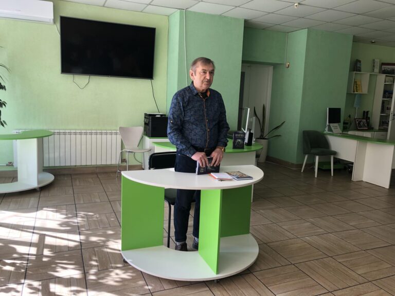 Зустріч з українським поетом Олександром Гуньком в бібліотеці ім. Миколи Руденка