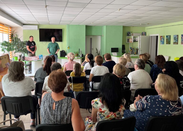 Творча зустріч із авторами сценарію художнього фільму та однойменної книги «Заборонений» Сергієм Дзюбою та Артемієм Кірсановим в бібліотеці ім. Миколи Руденка