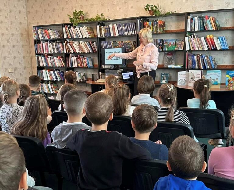 Зустріч з дитячою письменницею Ларисою Ніцой в бібліотеці №157 для дітей