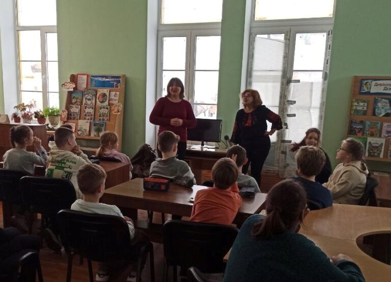 Арт-хвилинка «Цікава зустріч з художником», в межах проєкту бібліотеки №159, «Малечі про мистецькі речі»