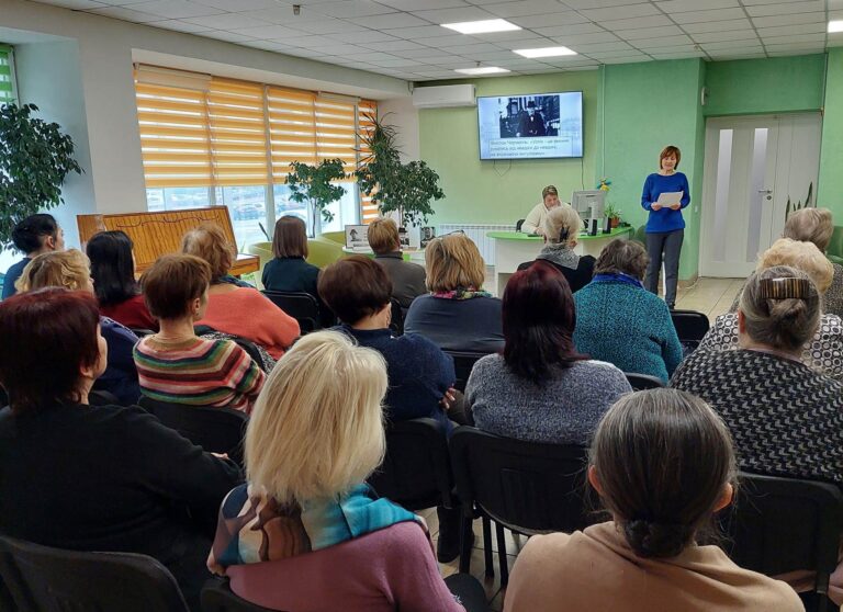 Інформаційна година «Геній політики Вінстон Черчилль» бібліотеки ім. Ю. Смолича