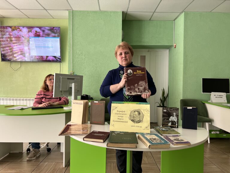 Літературна година «Корифей українського  театру Марко Кропивницький» бібліотеки сімейного читання №143