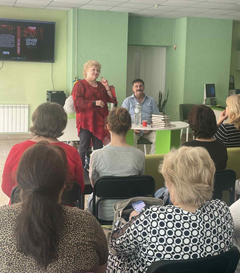 Творча зустріч із українським письменником, володарем титулу «Золотий письменник України», автором  містичних детективів Сергієм Пономаренком в бібліотеці ім. Миколи Руденка