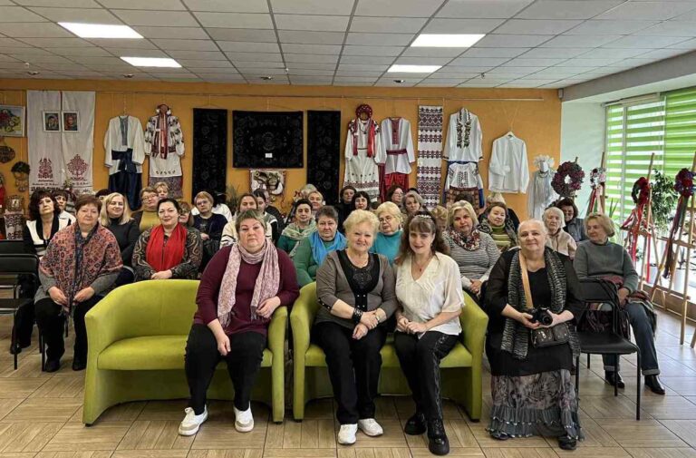 Презентація авторського фільму Юлії Сак та Ольги Тичини-Яновської «Україна – храм мого серця» в бібліотеці ім. Миколи Руденка