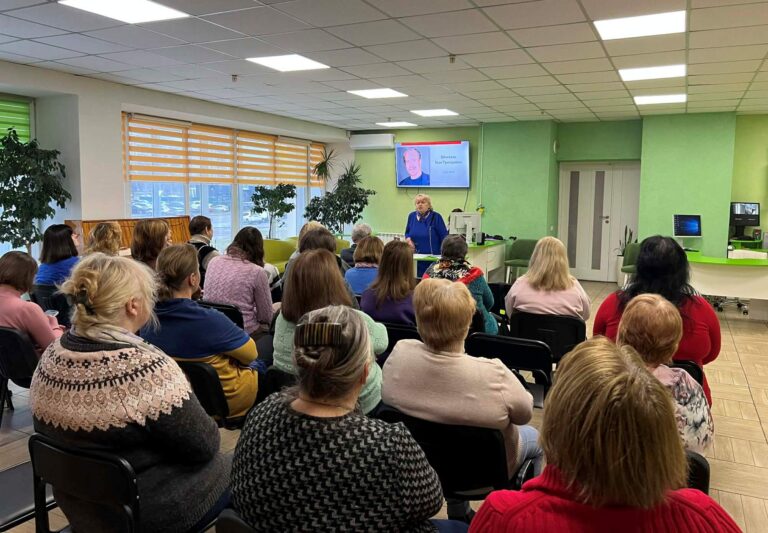 Літературна година «Україна – ти моя молитва» в бібліотеці ім. Миколи Руденка