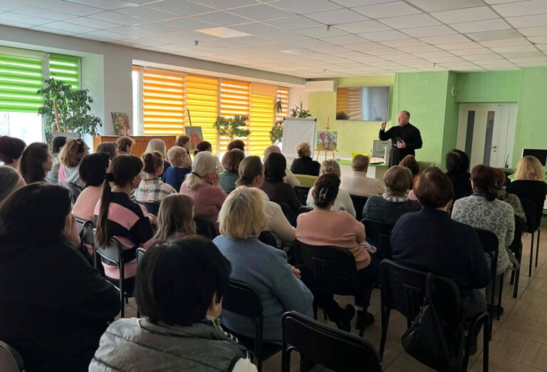 Просвітницька година «Історія виникнення християнської церкви» в бібліотеці ім. Миколи Руденка