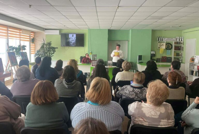 Літературна година «Всі ми розп’яти на хрестах»  в бібліотеці ім. Миколи Руденка
