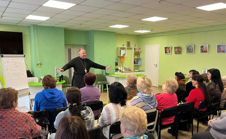 Духовно-просвітницька година «Тернистий шлях становлення християнської Церкви» в бібліотеці ім. Миколи Руденка